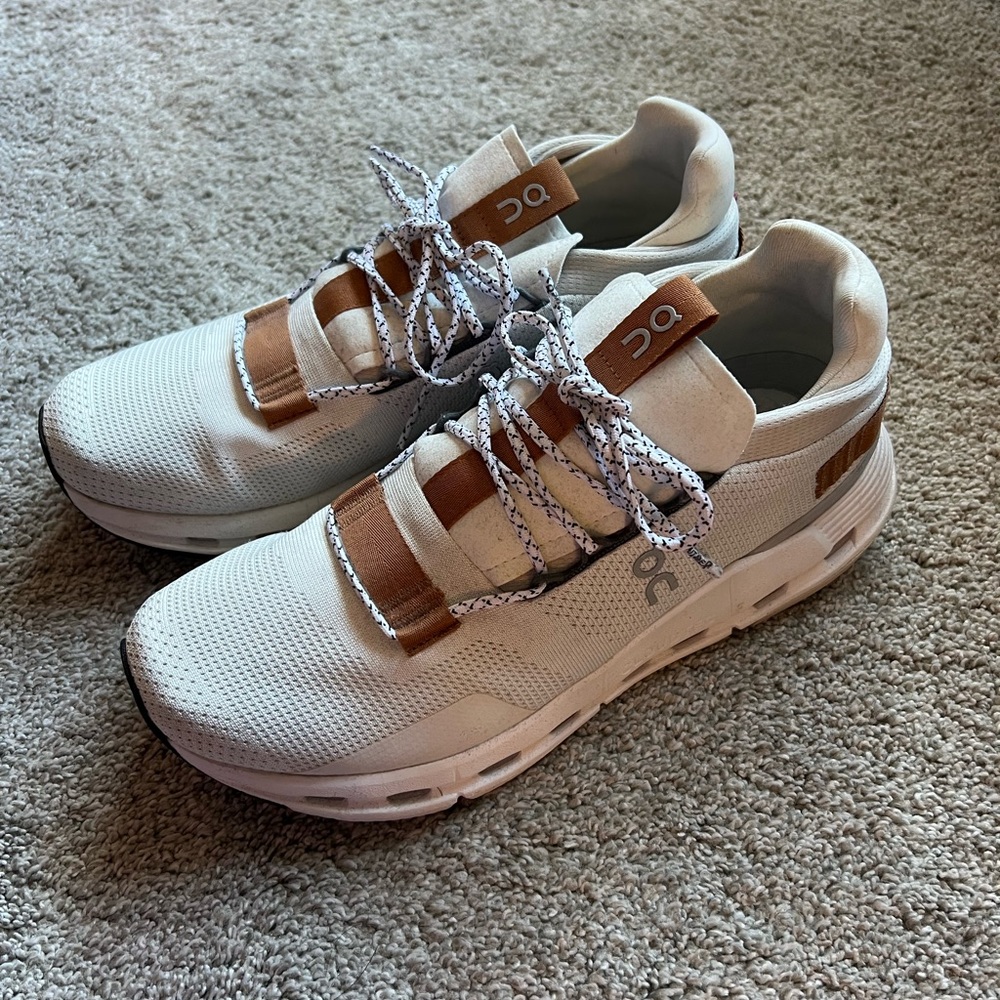 On Cloud Cloud Novas Size W 10.5! White and Tan!